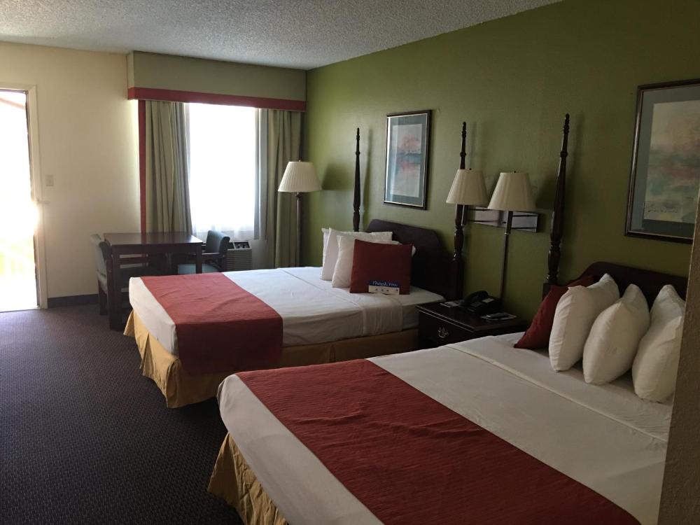 Queen Room with Two Queen Beds interior